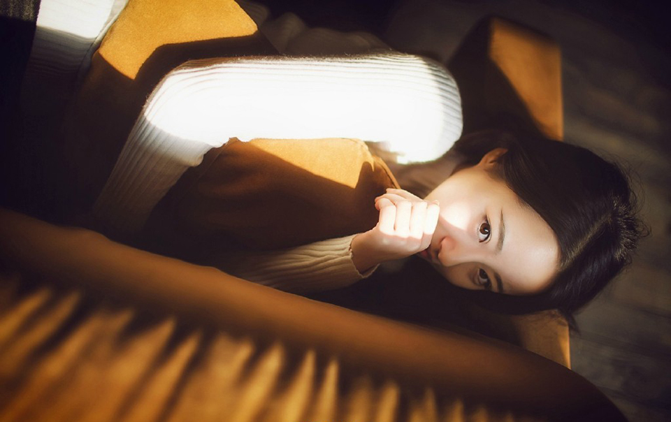 今生有情，情在细微的关爱里，情在天涯的遥寄里，情在茫茫的雪夜里。雪落下无声，而情却掷地有声，声在那里，声在我的会意里，声在你的共鸣里，凝聚成一世的情缘，一世的爱[lizhigushicom]。